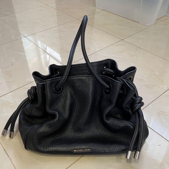 Michael Kors black handbag with snakeskin print handles - Picture 2 of 11